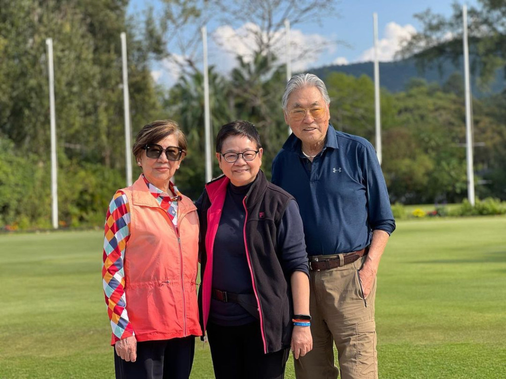 怕坐长途机曾扬言不再回港 年过80金汉凌波精神奕奕露面打高球	