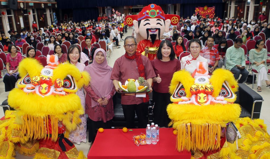 怡师范学院各族齐聚一堂 春晚彰显多元融洽共乐