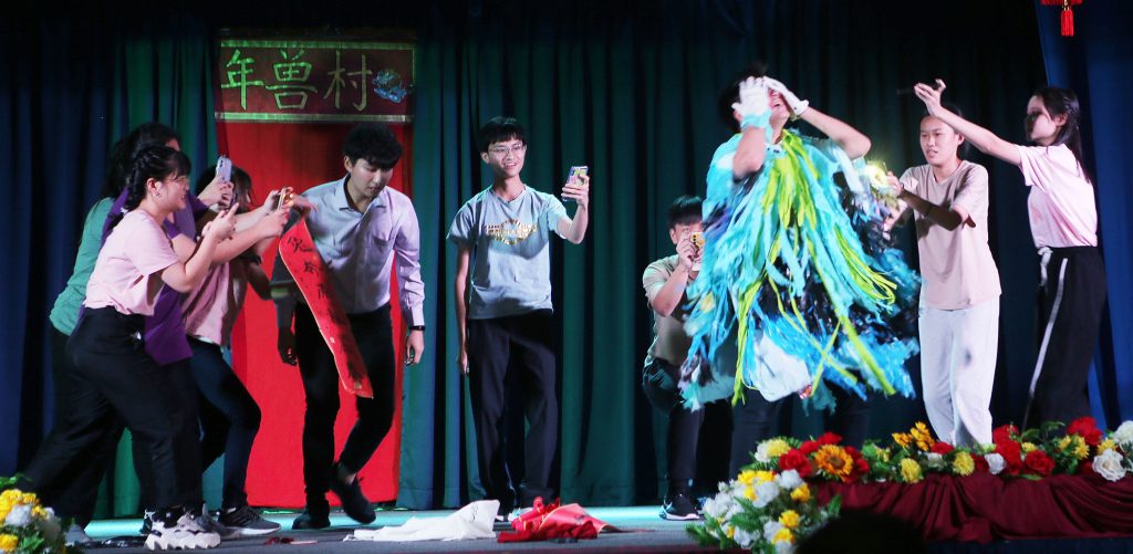 怡师范学院各族齐聚一堂 春晚彰显多元融洽共乐