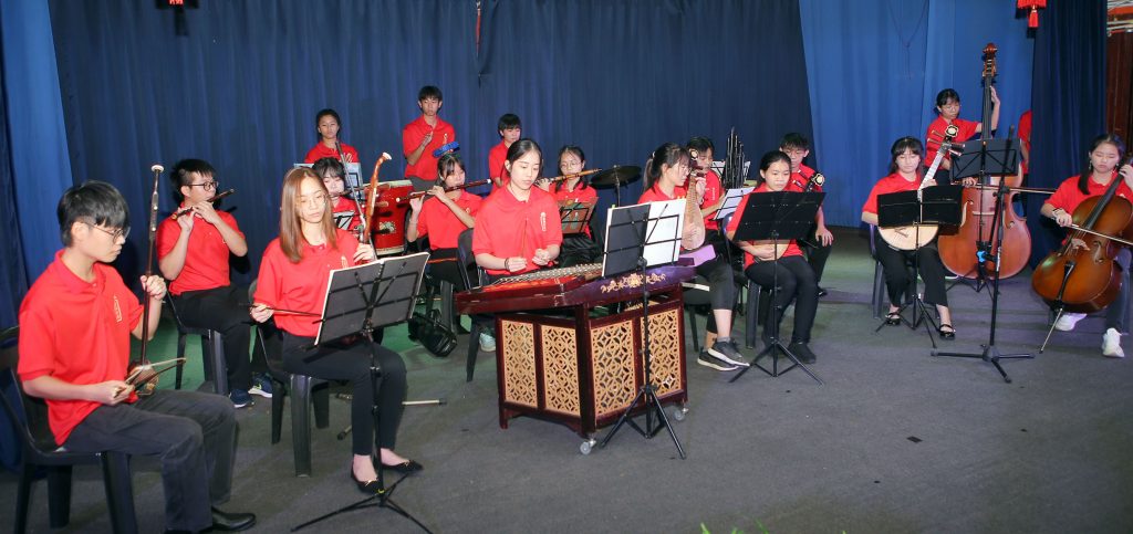 怡师范学院各族齐聚一堂 春晚彰显多元融洽共乐