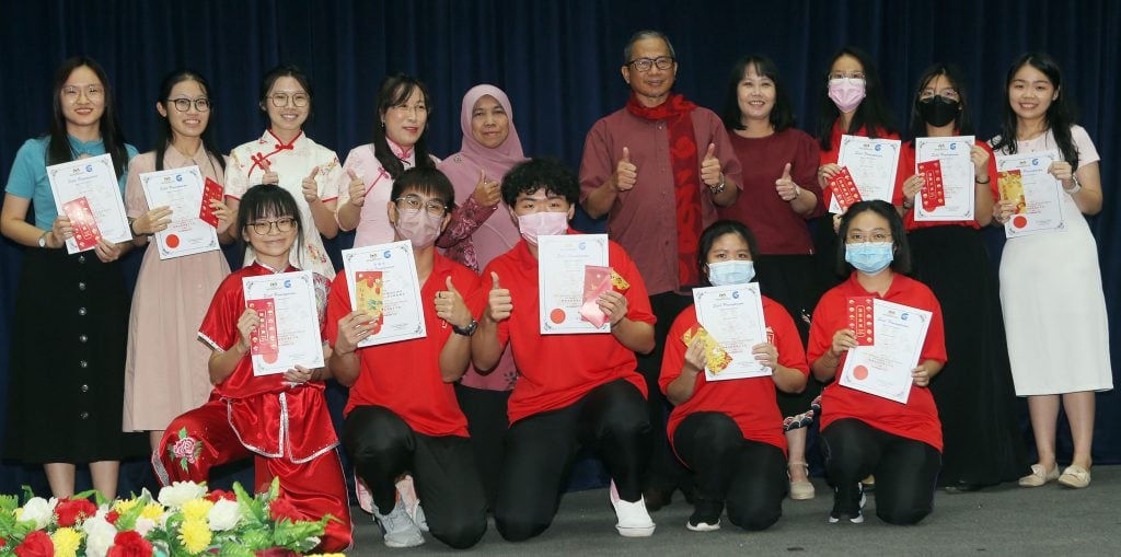 怡师范学院各族齐聚一堂 春晚彰显多元融洽共乐