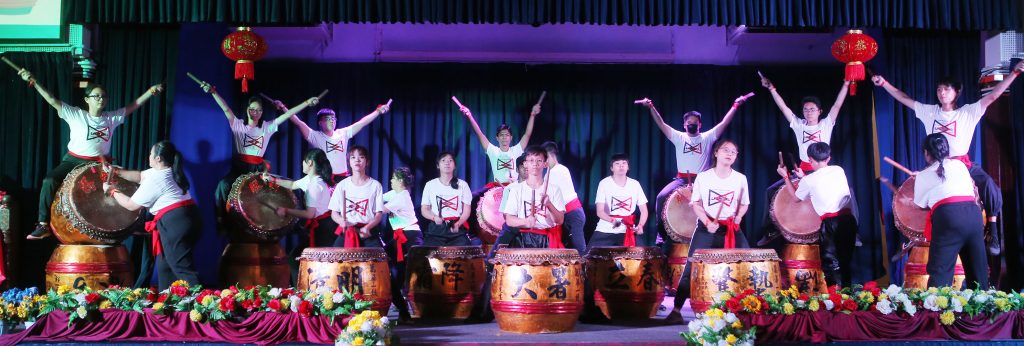 怡师范学院各族齐聚一堂 春晚彰显多元融洽共乐