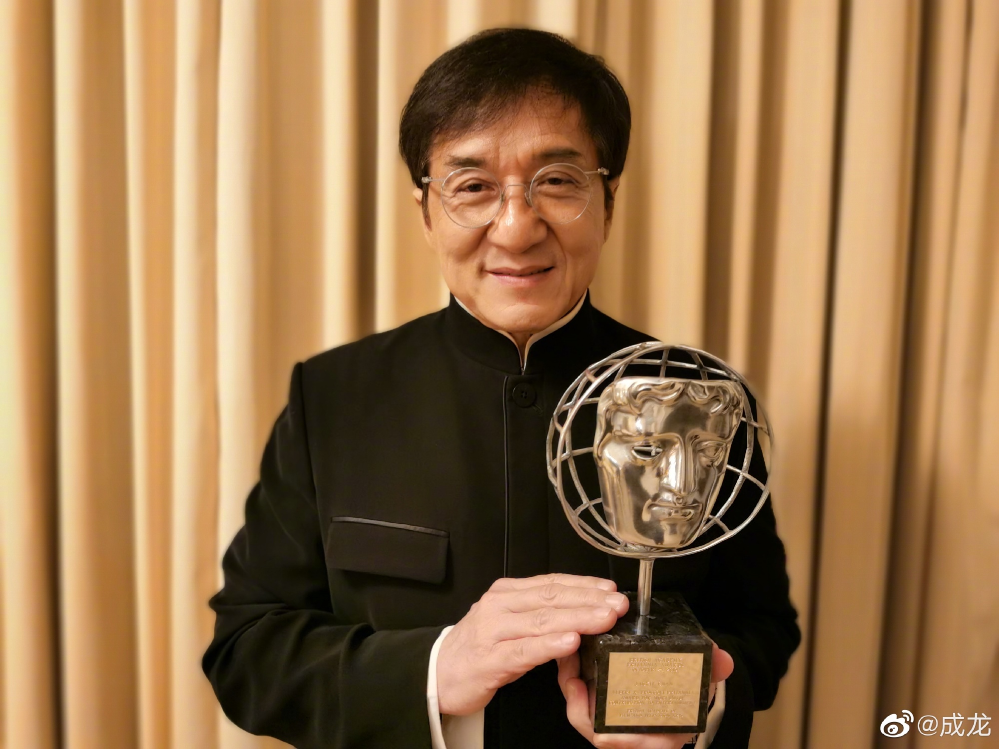 成龙搭娜扎拍《神话2》 年龄差被嘲爷孙恋