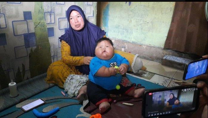 拼盘 尿布穿3XL!“16个月巨婴27公斤”超越8岁童