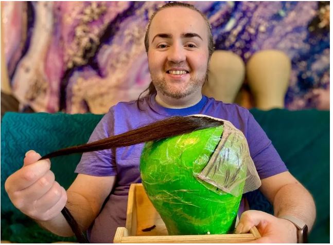 拼盘 ／ 脱发反成创业契机　秃头男变手织假发达人