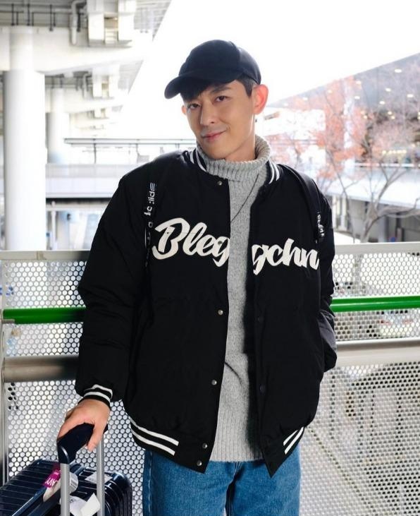 敖犬单膝下跪求婚  深情告白：一起一辈子