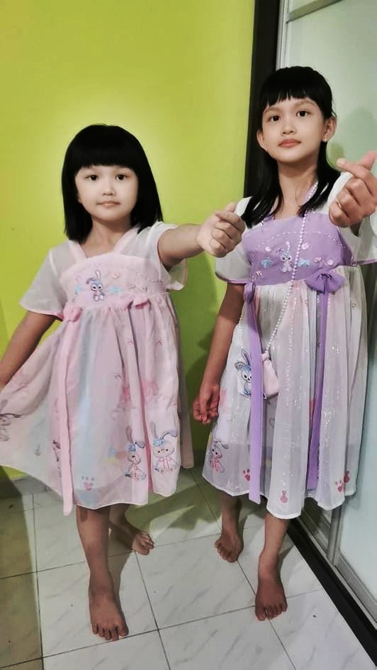 新年备稿:汉服形制多亦有改良款 新年皆宜全家穿出仪式感