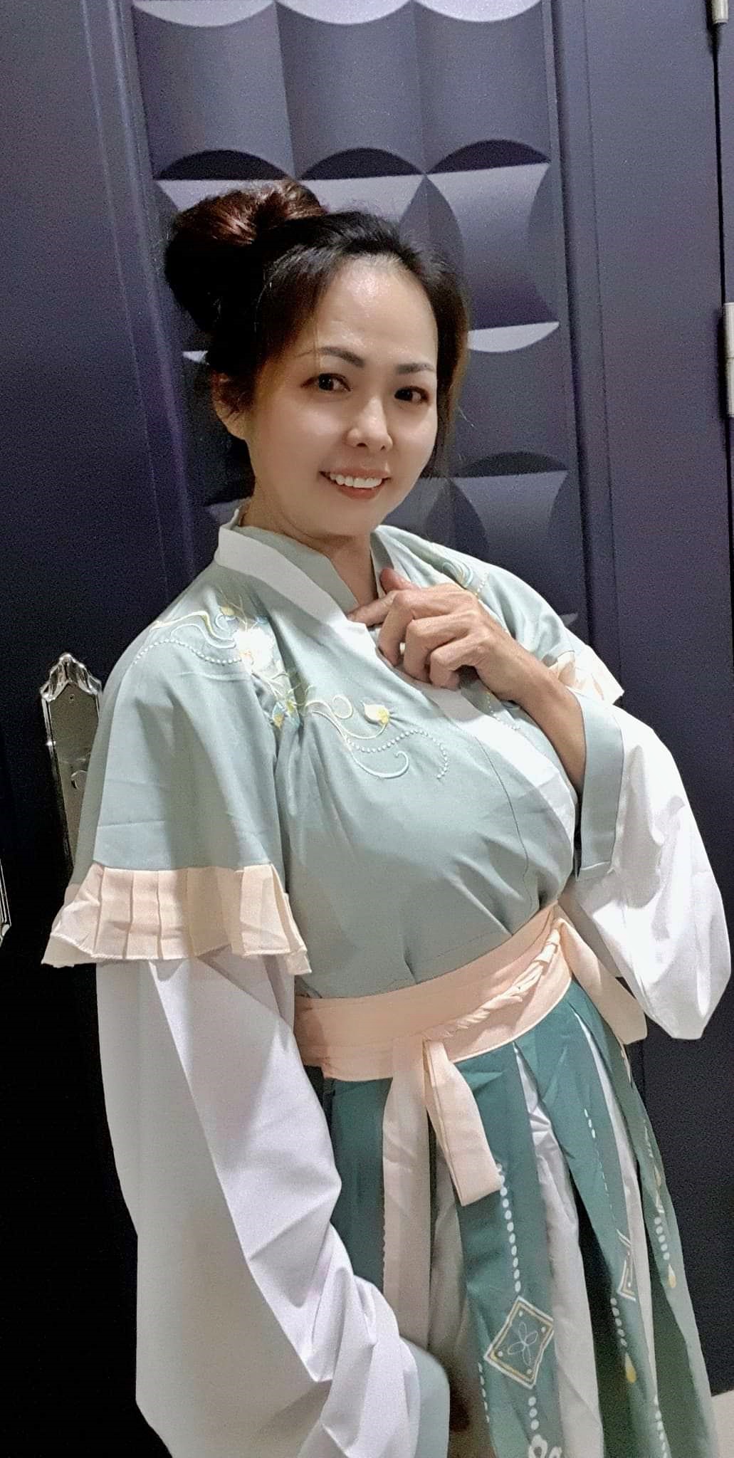 新年备稿:汉服形制多亦有改良款 新年皆宜全家穿出仪式感