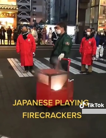 日本人示范“铁箱爆竹”玩法·网：虽安全但没乐趣