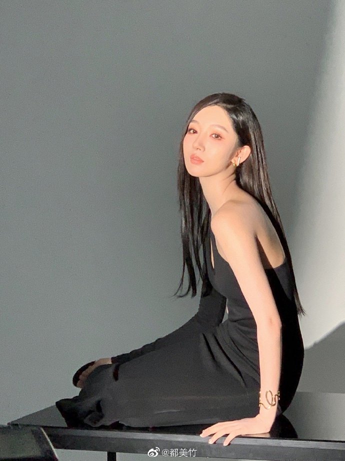 昔日闺蜜替吴亦凡翻供　都美竹反击打脸撒谎