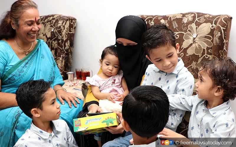 暖势力/“大宝森女婴”与恩人大宝森节重聚