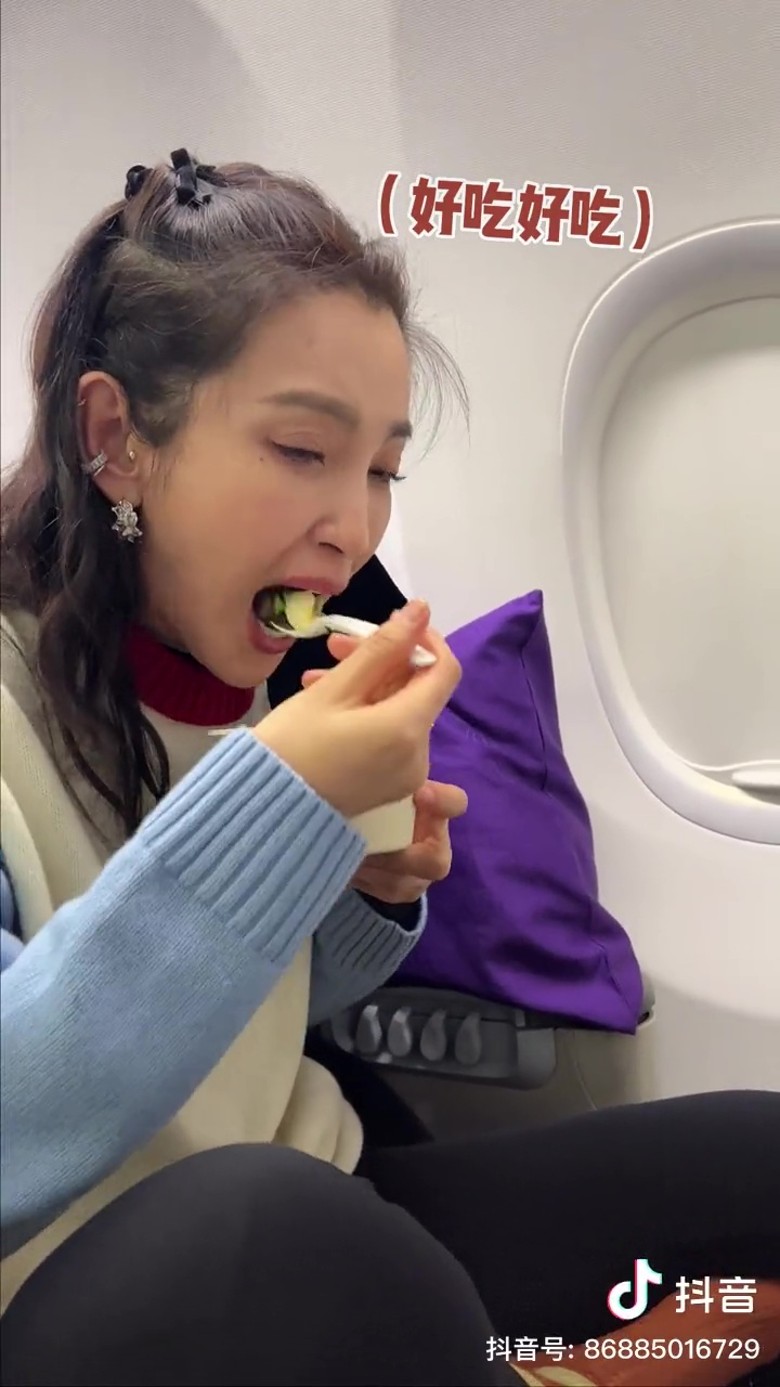 李冰冰三餐吃温水泡菜 网调侃“活着没有意思”