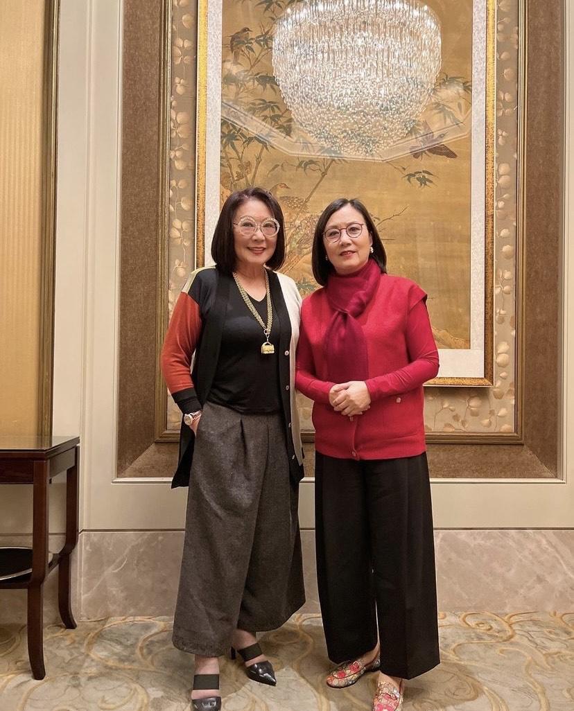  李司棋汪明荃同框撞造型 化身Twins饭聚勾回忆杀