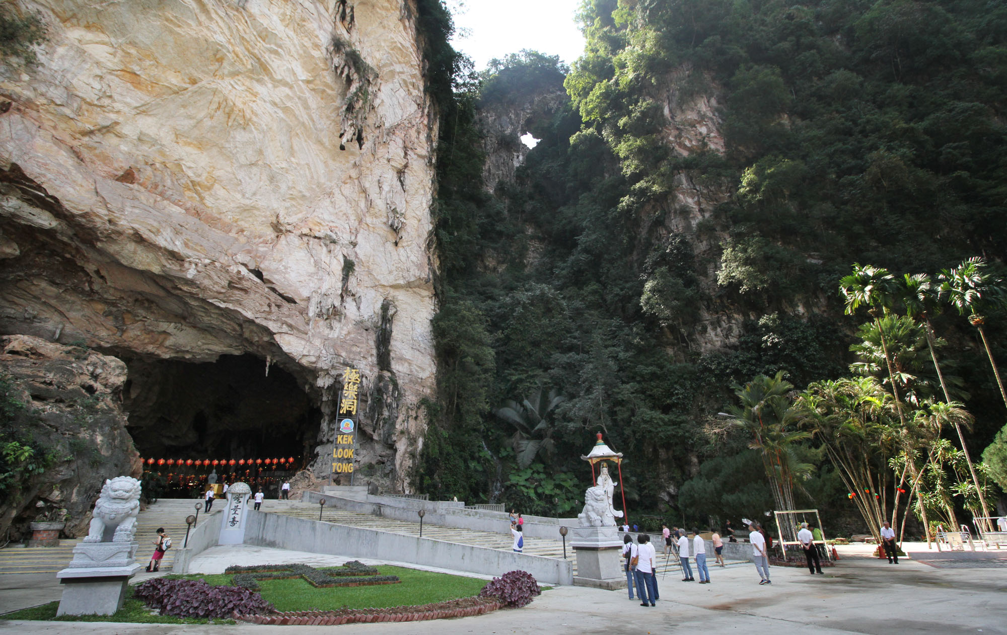 极乐洞自除夕关闭后 明日重新开放