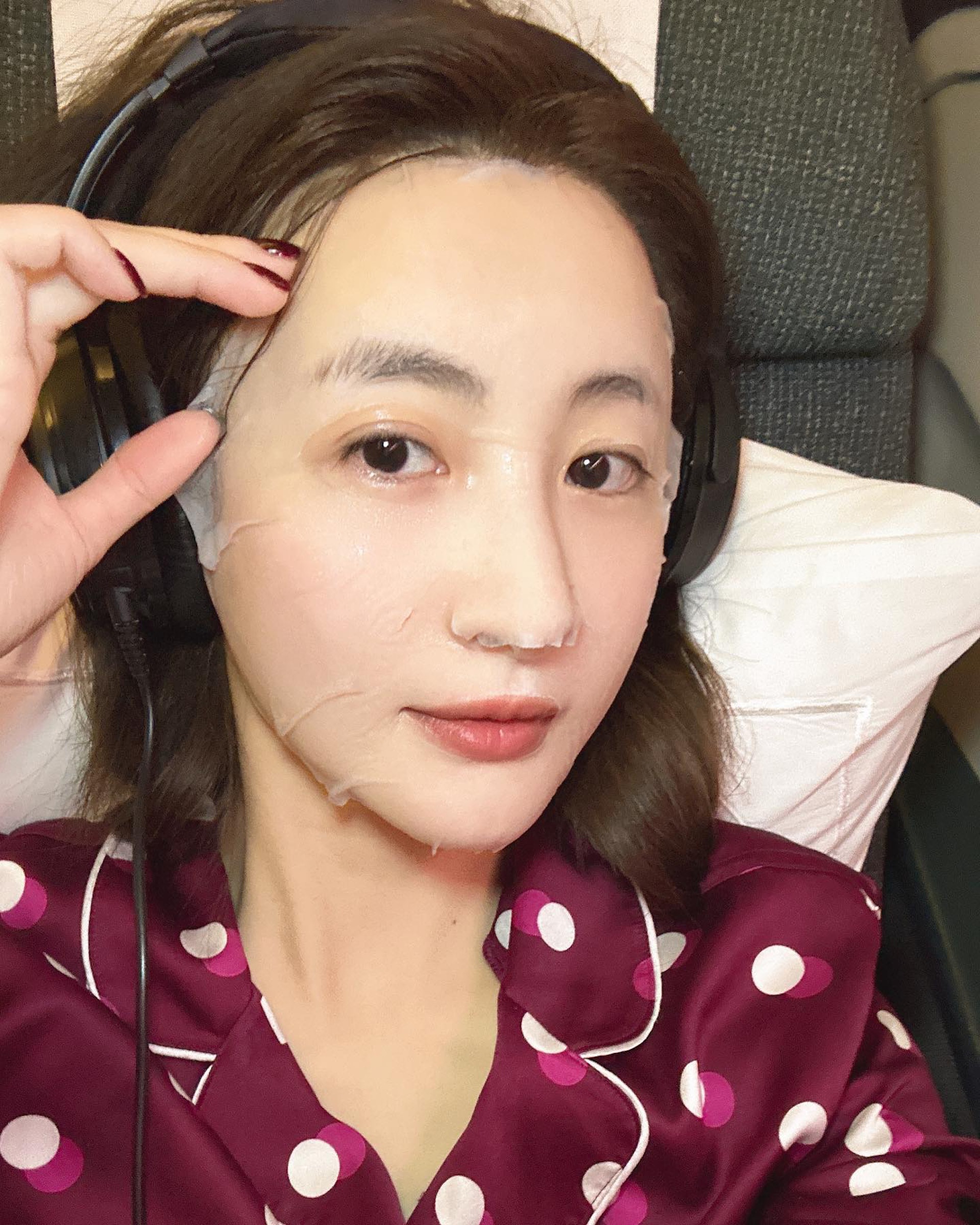 林夏薇贵妇feel坐飞机 网惊呼:原来可以换睡衣!