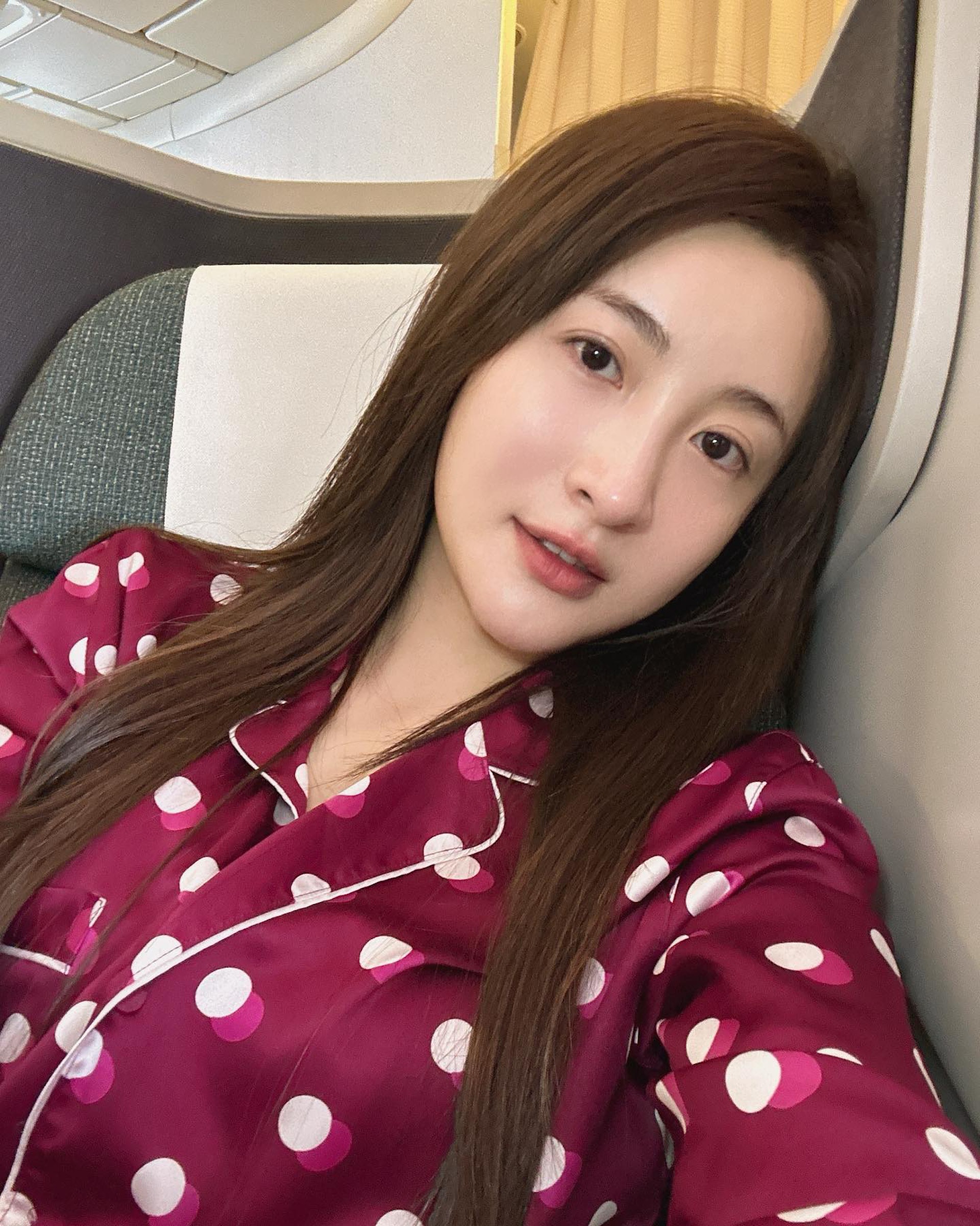 林夏薇贵妇feel坐飞机 网惊呼:原来可以换睡衣!