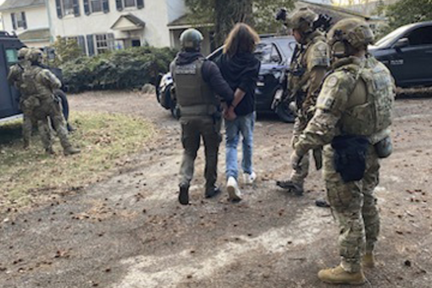 枪杀大学校警后还试图抢劫 18岁嫌疑人被捕