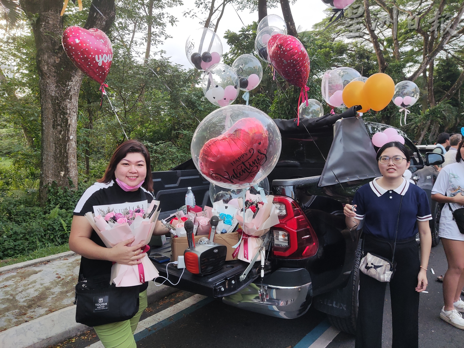 柔: 天公作美热闹登场 众神夜游尽兴欢腾
