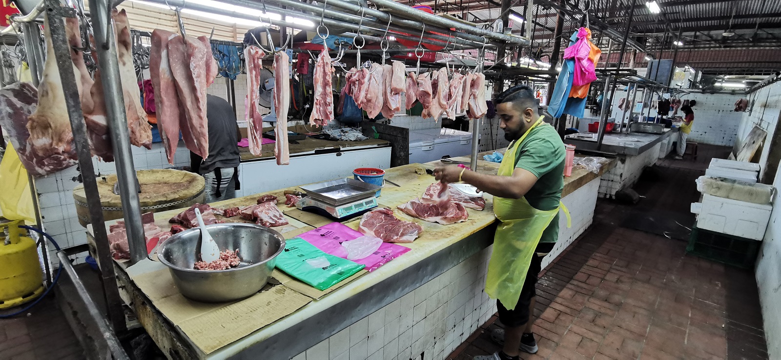 柔:【特稿】:猪肉频涨价 生意跌40% 商贩盼政府出手打救