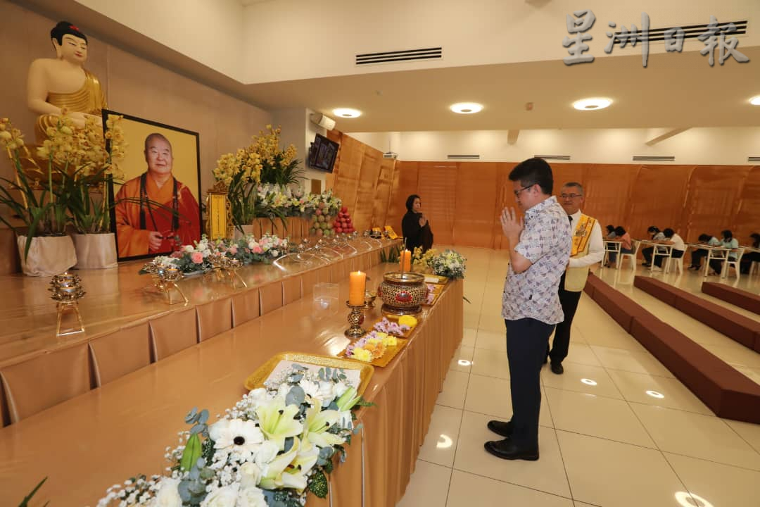 柔:各界纷纷来悼念致敬 刘镇东吊唁星云法师