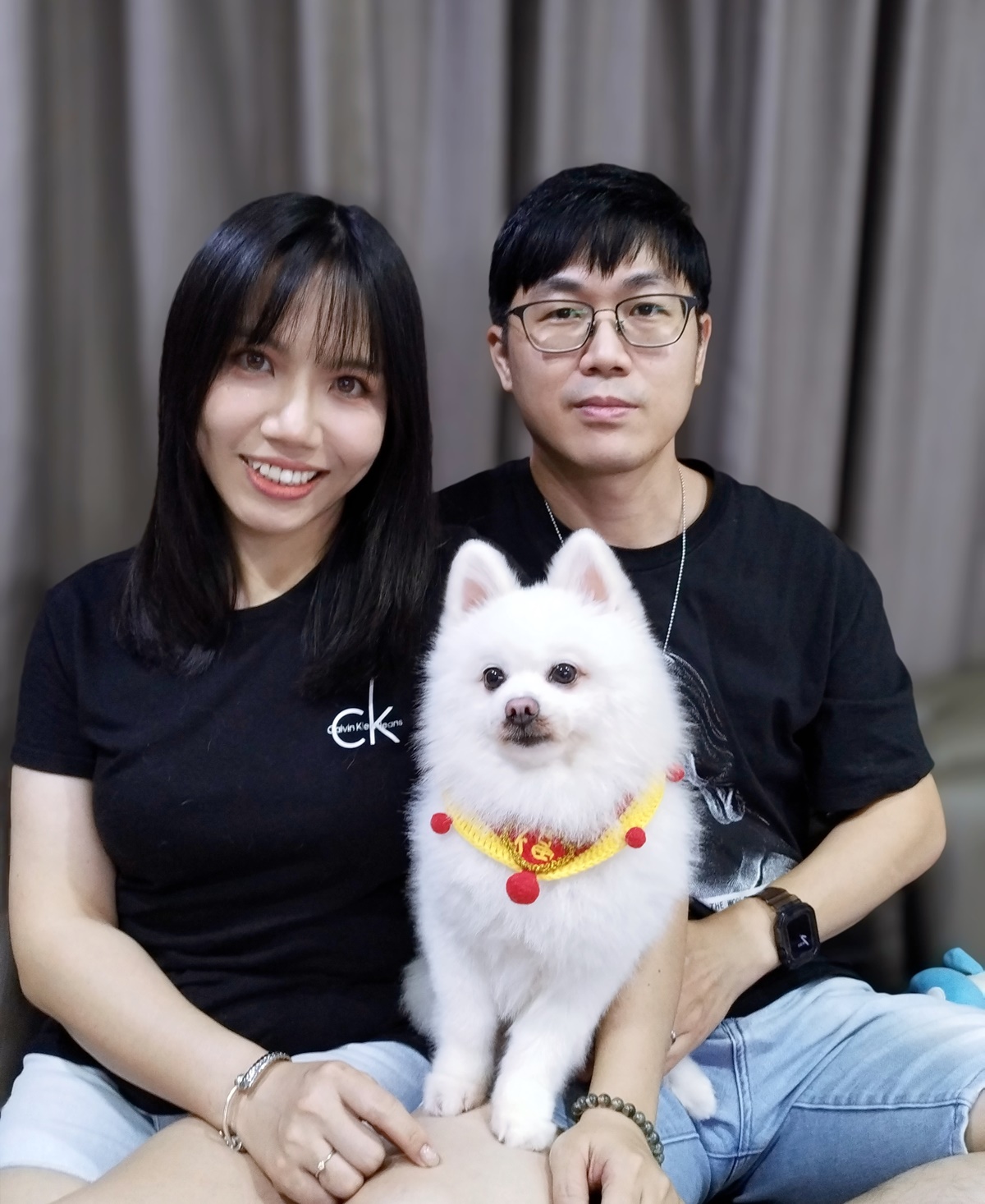 柔:宠物萌萌哒(2月4日见报):从怕狗到爱狗,罗水梅杨顺耀与博美爱犬感情深厚