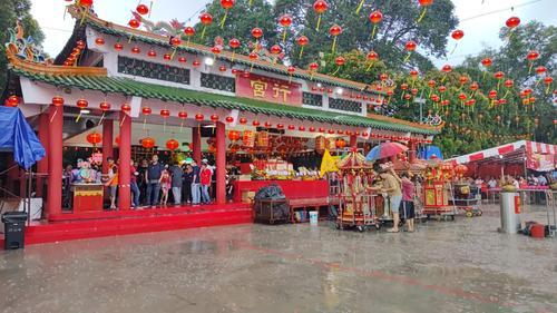 柔佛古庙游神盛会“众神出銮”，赴会人潮远超疫情前一倍以上