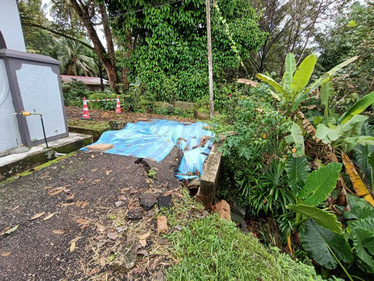 柔:巴罗廉价屋路面地陷水沟崩塌