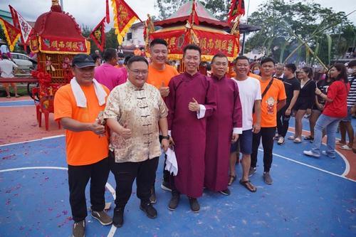 柔:新闻:东甲茧云宫办众神出巡活动热闹