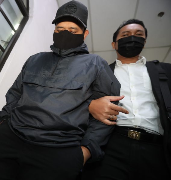 前柔政府行政部门书记  涉嫌伪造文件面控