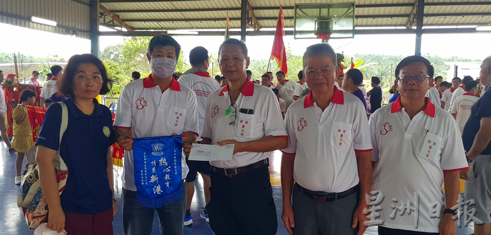  柔：新闻：古来新港古庙庆元宵  醒狮舞龙领路众神出游