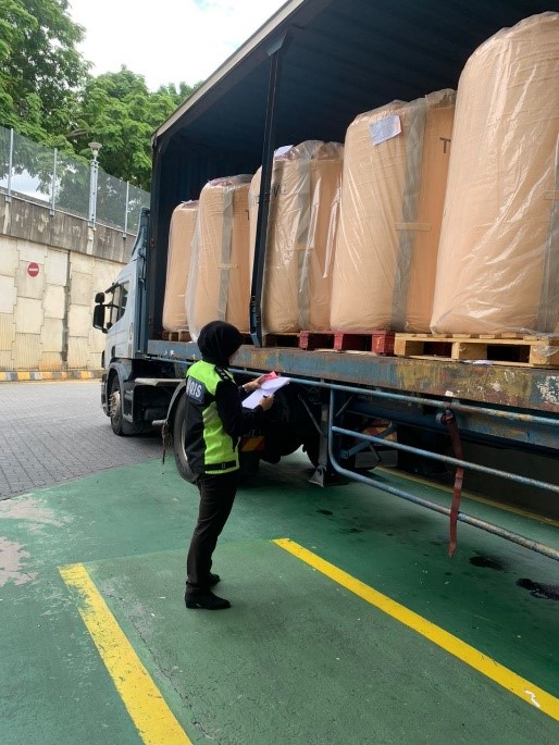 柔：新闻：标签与申报证书内容不符  1.8万公斤奶精被扣