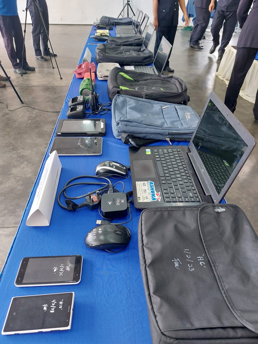 柔:新闻:涉及3县10学校破门行窃 銮警破获3男子团伙