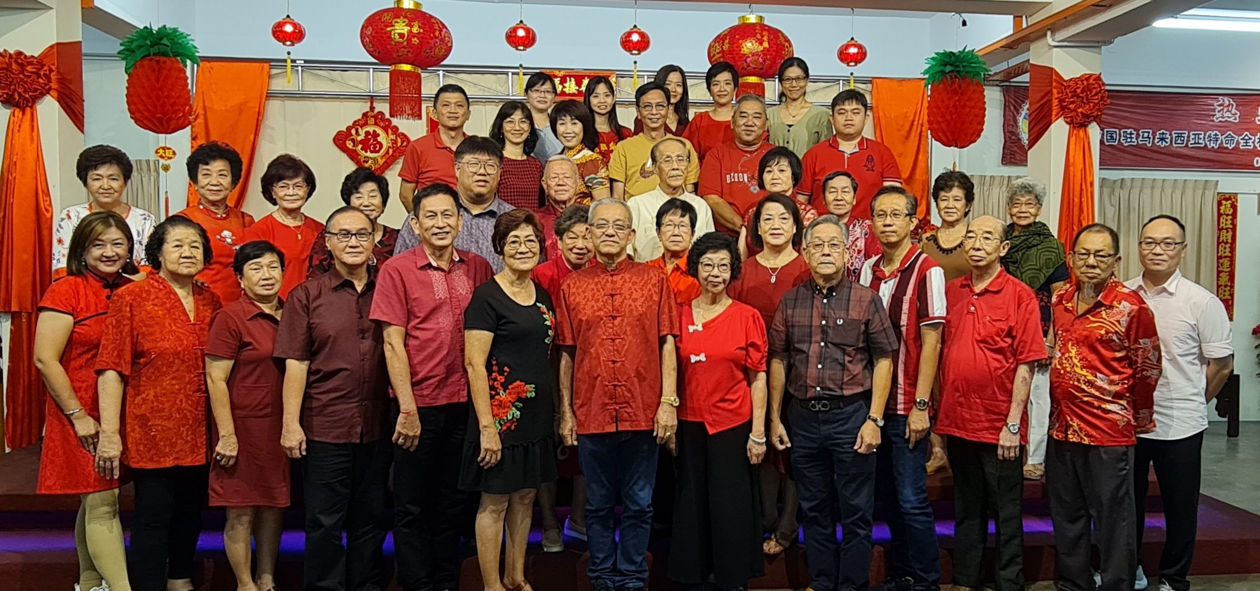 柔:新闻:麻广肇会馆妇女组团拜 载歌载舞贺岁曲献祝福