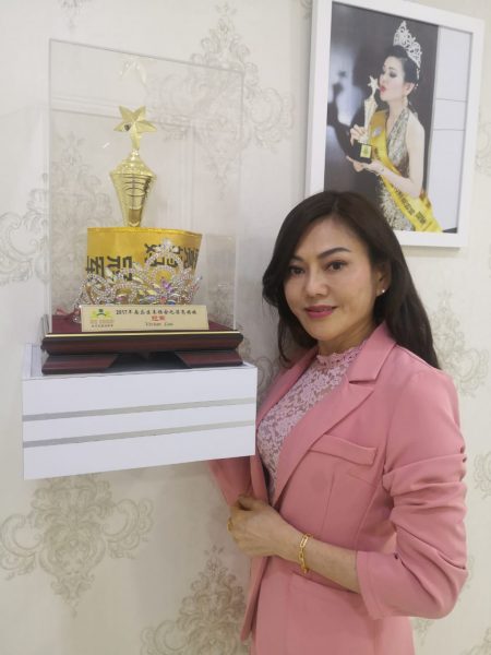中年女性,展现自我风采