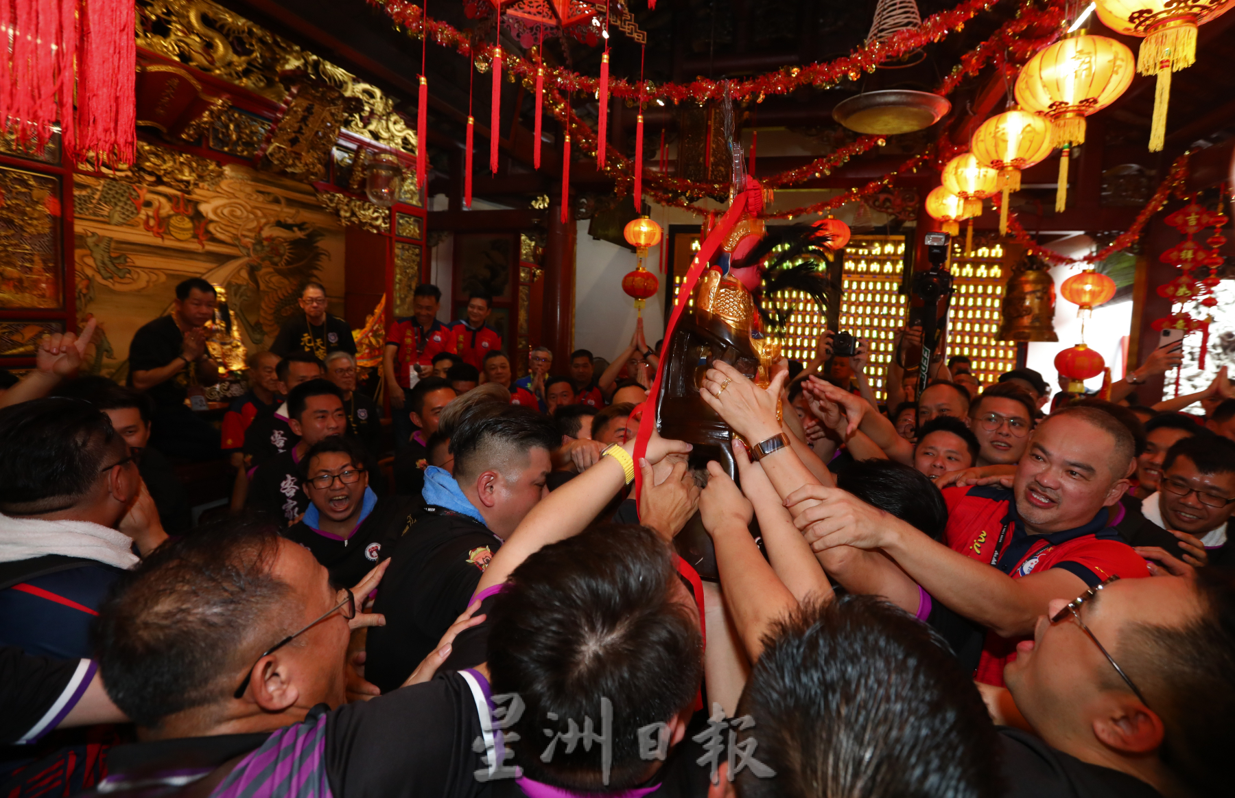 柔:柔佛古庙游神盛会:延续疫期SOP,新山五帮轮流请神上轿