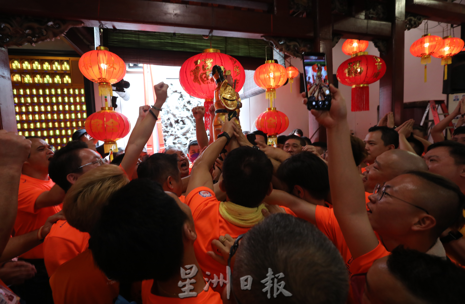 柔:柔佛古庙游神盛会:延续疫期SOP,新山五帮轮流请神上轿