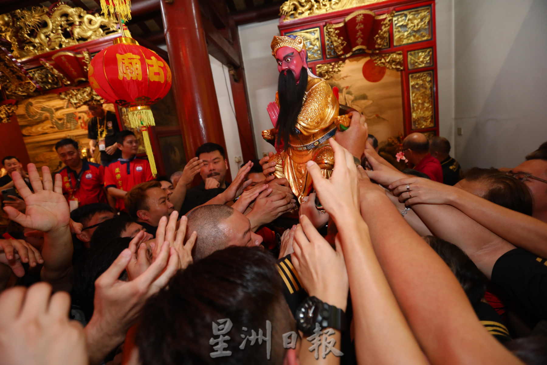 柔:柔佛古庙游神盛会:延续疫期SOP,新山五帮轮流请神上轿