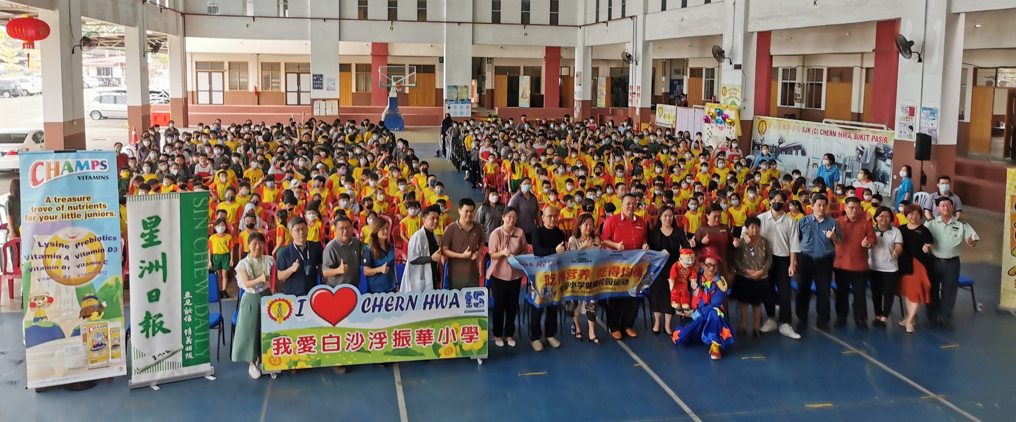 柔:版头之一:本报活动:峇振华学校健康校园运动,570学生学习均衡饮食生活方式