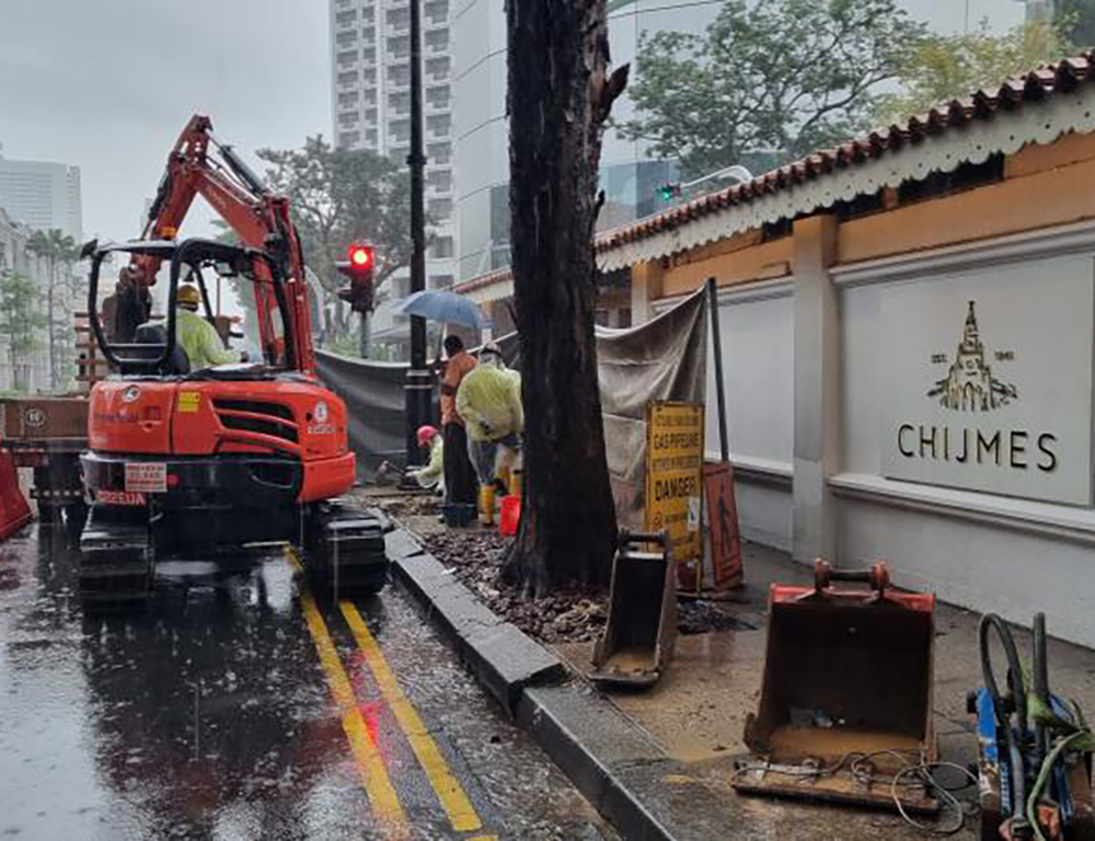 柔:狮城二三事:赞美广场煤气管裂 约10餐厅关一天