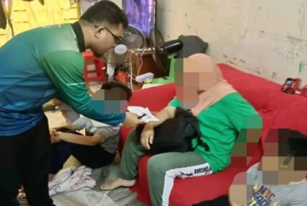 母子8人欠租金被赶走!“丈夫另娶 忙着照顾新家庭”