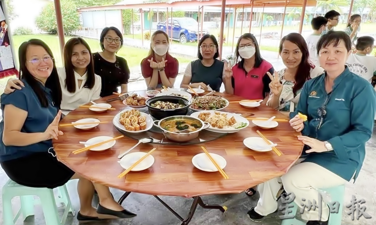 毕业生师长团圆饭 中华温馨毕业礼触人心