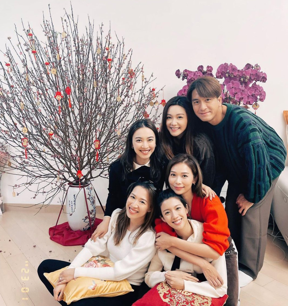 汤洛雯携眷现身闺密聚会 蔡思贝爆马国明婚期？