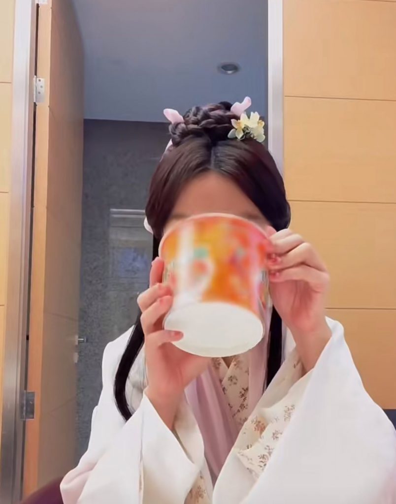 深夜拍吃杯面视频 薛凯琪遭质疑假吃