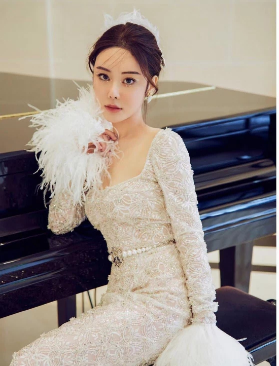 港名媛碎尸案|蔡天凤闺蜜方媛零表态 惹网担忧群起留言安慰