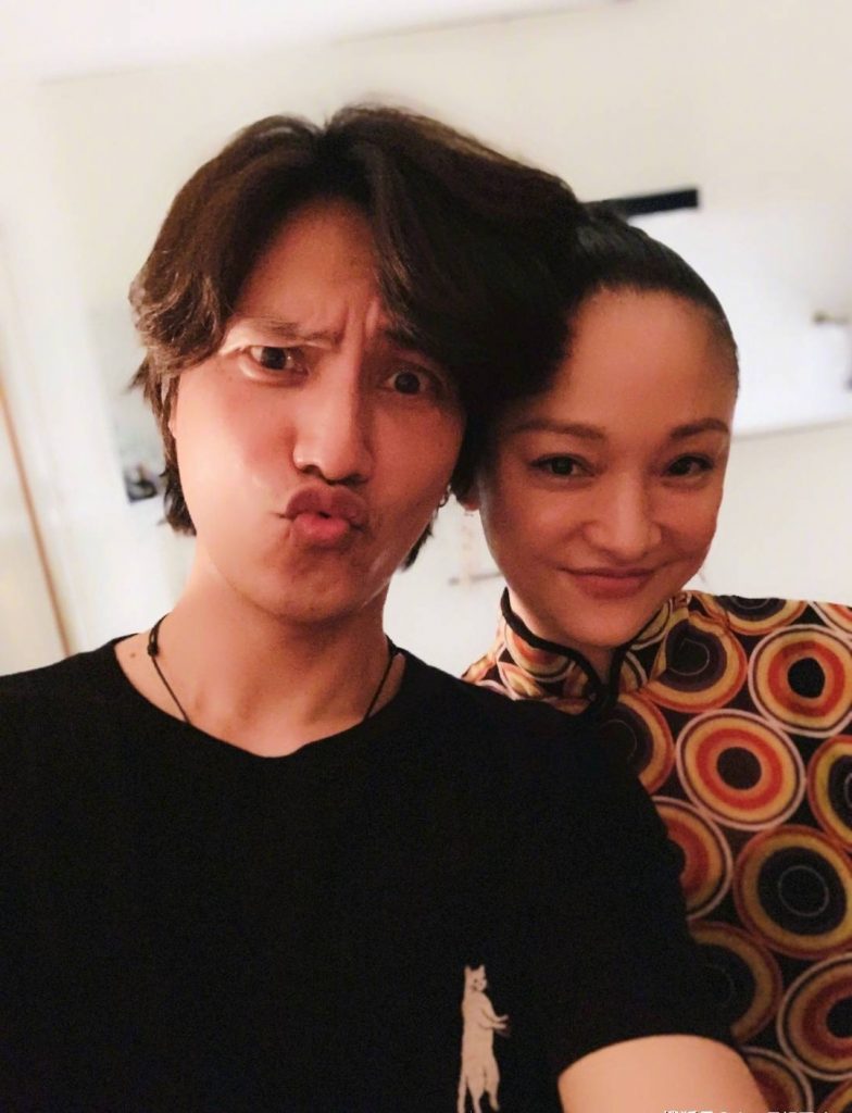 港媒爆周迅陈坤领证  西藏举行婚礼