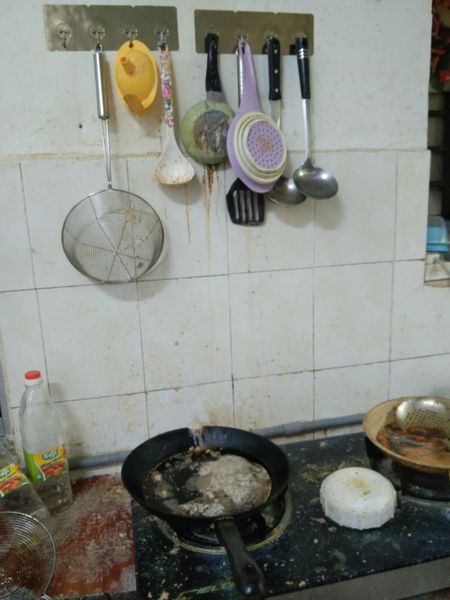 火碱通水管引爆炸|指肇事男施压求销案 伤者母亲不妥协:“我要为孩子讨回公道”