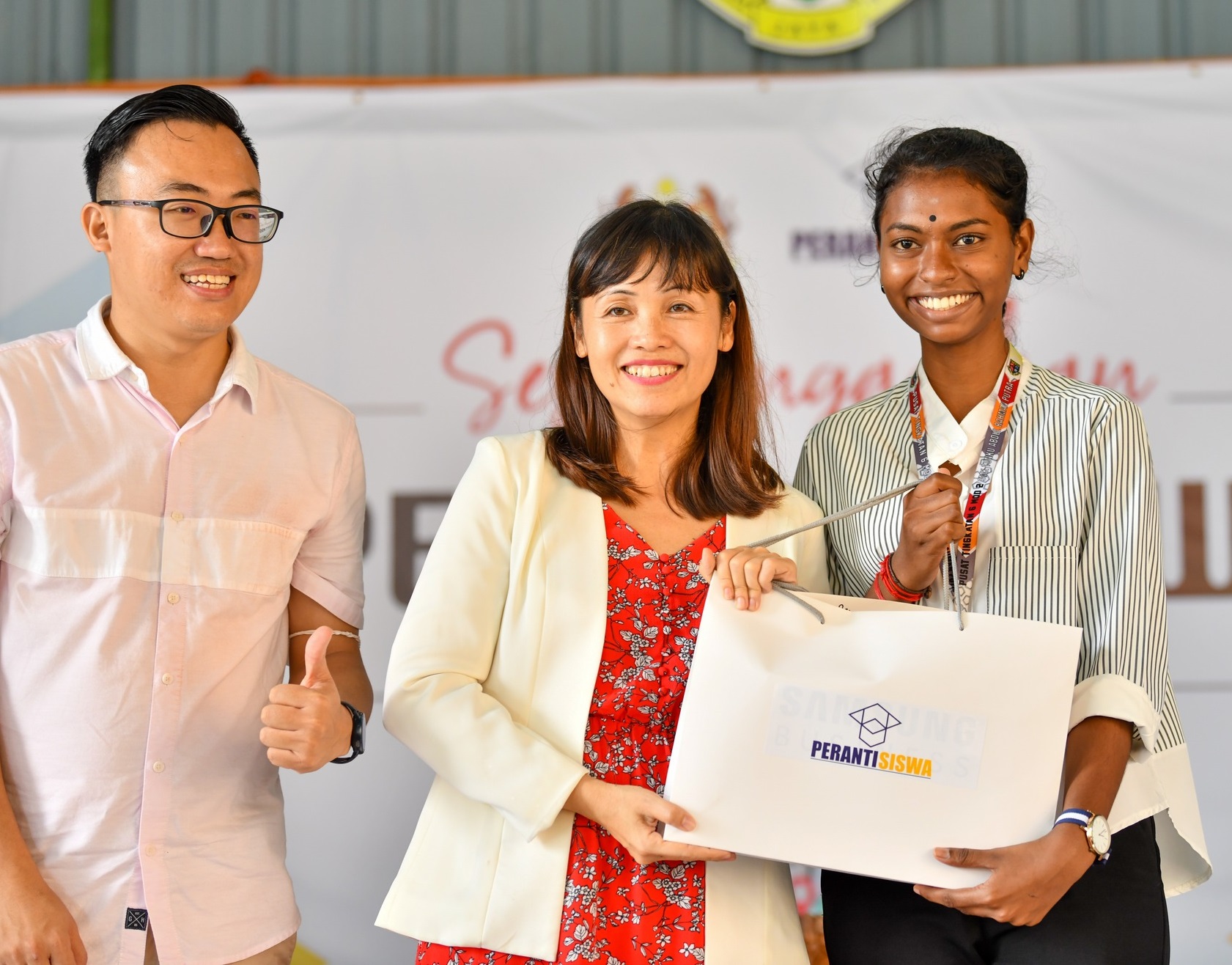 独家 |B40大学生失望PerantiSiswa上诉失败·张念群：我调查！