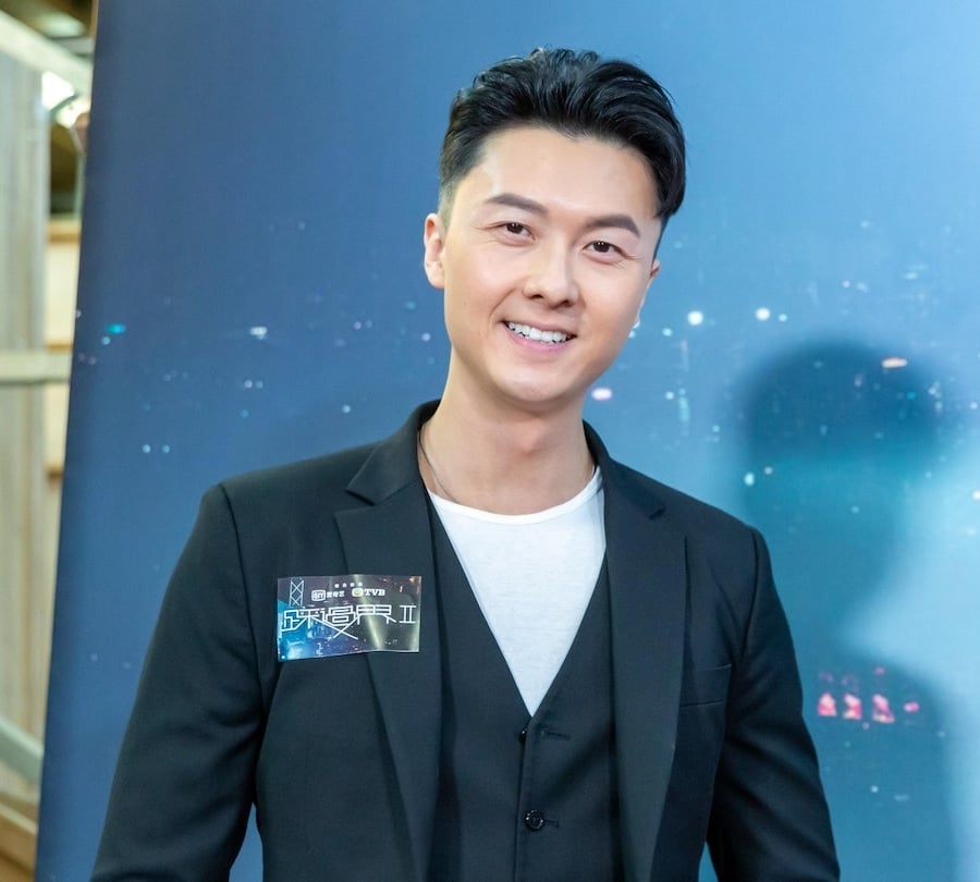 王浩信返港过新年 带女儿吃汉堡陈自瑶没影