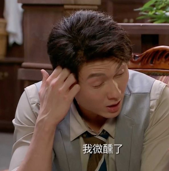 王浩信首拍中国剧  惊见鱼尾纹颜值大跌