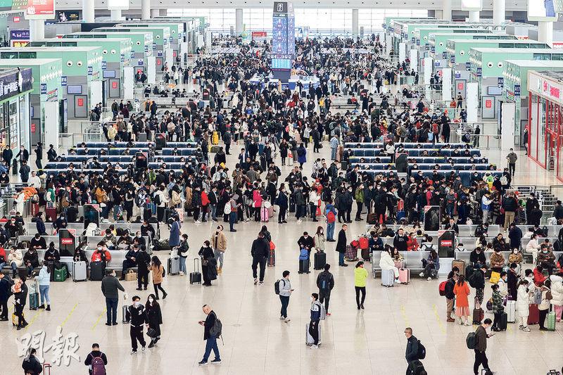 看世界)疫策松绑后首春运结束 累计15.95亿人次 
